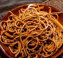 Shredded Tofu with Noodles