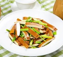 Stir-Fried Garlic Shoots with Fried Tofu Skin