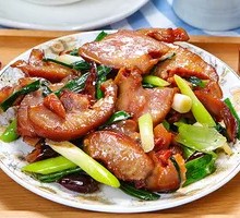 Garlic Shoot Pork Head Meat