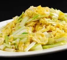 Stir-fried Eggs with Garlic Greens