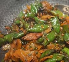 Stir-fried Pork with Long Green Chili