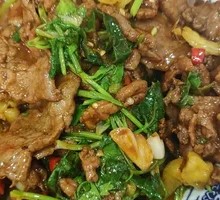 Stir-Fried Tender Yellow Beef