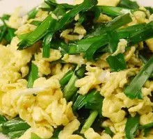 Stir-fried Eggs with Leeks