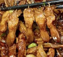 Clay Pot Duck Tongue with Baked Rice Cakes