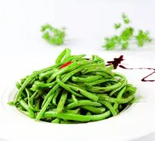 Stir-fried string beans with shredded pork
