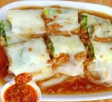 Egg and minced pork rice noodle roll