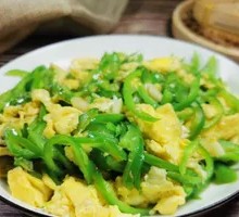 Green Pepper Stir-fried with Free-range Eggs