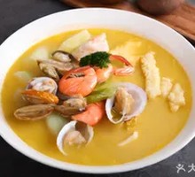 Golden Soup Seafood Dumpling Noodles