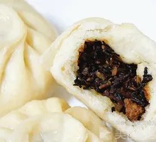 Fermented Mustard Greens and Pork Bun