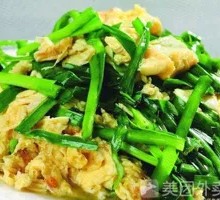 Stir-fried eggs with chives
