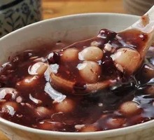 Sweet Rice Balls with Fermented Glutinous Rice and Red Beans