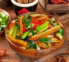 Stir-fried Garlic Shoots with Beef Tripe