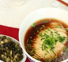 Pickled Cabbage and Pork Noodles