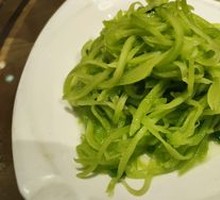 Cold-mixed lettuce strips