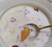 Papaya Peach Gum Stewed Milk Bird's Nest