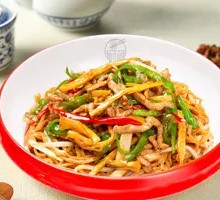 Spicy Pepper and Bamboo Shoot Stir-Fry with Pork Strips