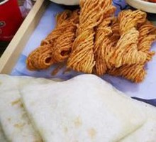 Pan-fried Pancake with Fried Dough Strips