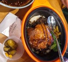 Braised Pork with Preserved Vegetable in Clay Pot Rice
