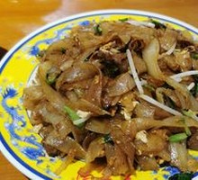 Cantonese Stir-Fried Beef Rice Noodles