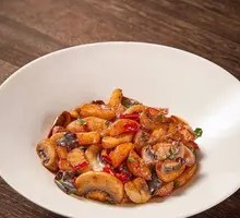 Stir-Fried Fresh Mushrooms with Water Chestnuts