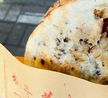 Preserved Vegetable Braised Pork Buns