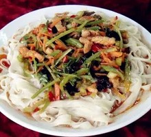 鱼香肉丝盖浇面