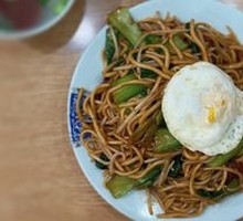 Stir-Fried Noodles with Shredded Meat