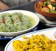 Stir-Fried Locust Blossoms with Eggs