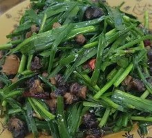 Stir-fried Snail Heads with Leeks