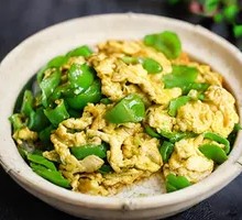 Green Pepper and Egg Claypot Rice