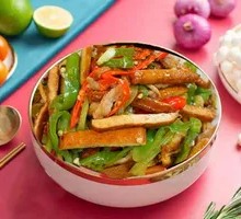 Green Pepper Stir-fried Tofu Skin with Pork Strips
