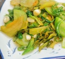 Stir-Fried Green Pepper and Green Tomato