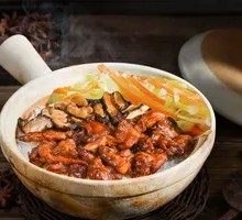 Cantonese Mushroom Chicken Claypot Rice