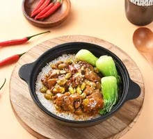 Braised Chicken with Edamame and Rice in Clay Pot