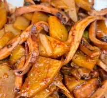 Stir-fried Squid with Potatoes