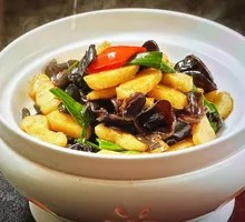 Water Chestnut Stir-fried with Black Fungus