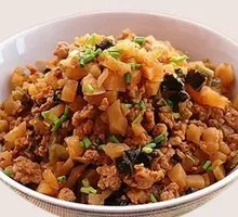 Stir-fried Rice with Kohlrabi and Diced Pork