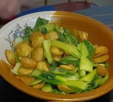 Stir-fried Greens with Tofu Cake