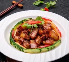 Mao-style Braised Pork in Wooden Bucket Rice