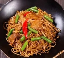 Sichuan-style Braised Pork and Green Beans Noodles