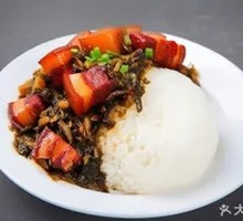 Snow Cabbage Braised Pork Rice Bowl