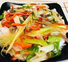 Scallion Stir-Fried Lamb Rice Bowl