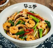 Scallion Stir-Fried Squid and Shrimp Noodles