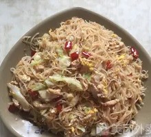 Stir-Fried Rice Noodles with Shredded Pork and Egg