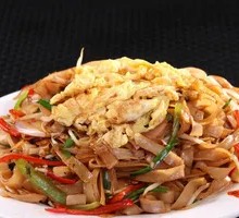Stir-Fried Rice Noodles with Shredded Pork and Egg