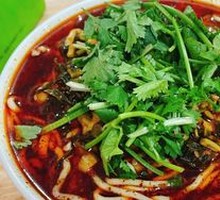 Beef Noodle Soup with Pickled Vegetable and Pork Shreds
