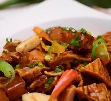 Huangshan Bamboo Shoots Braised Pork