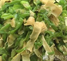 Green Pepper and Tofu Skin Stir-Fry