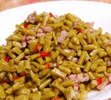 Minced Pork with Sour Pickled Beans over Rice