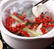 Fresh Chili Stone-Braised Fish